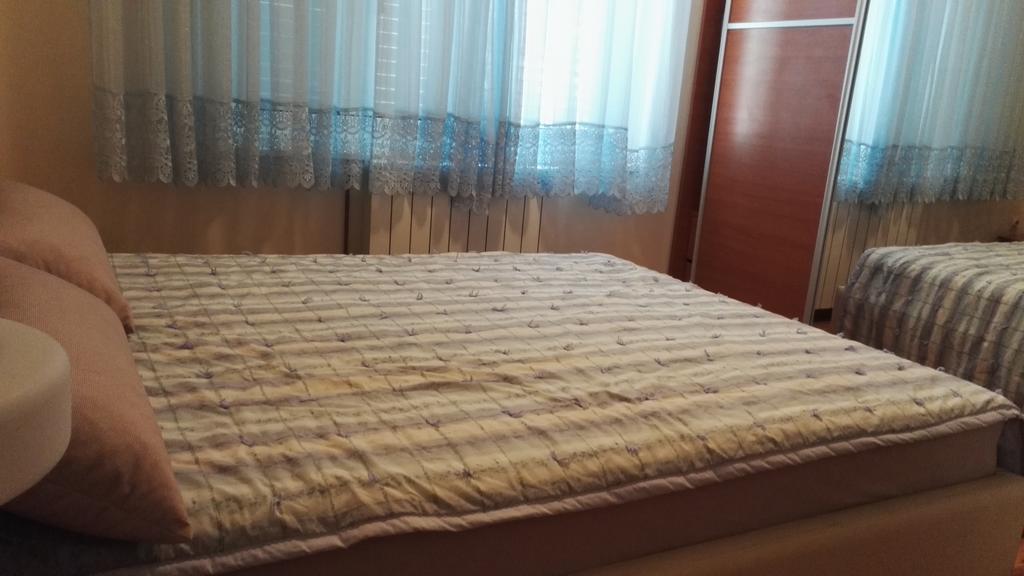 Apartment Rose Garden Risan Luaran gambar